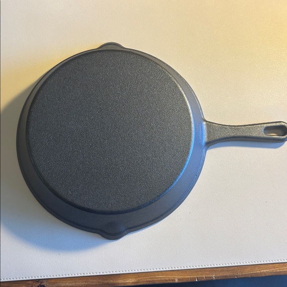 Cast Iron Skillet - Black - Picture 4 of 7